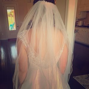Fingertip ivory veil with pearl accents
